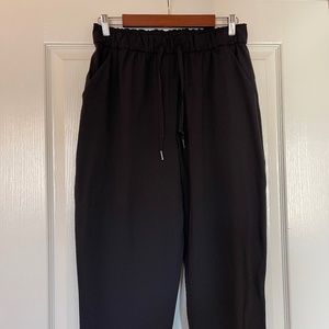 Lululemon On The Fly Crop Woven 23" Size 10